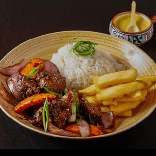 Pollo-Chicken Saltado
