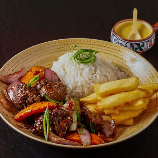 Lomo Saltado.